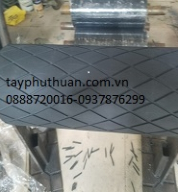 BỌC TRỤC CAO SU CHO MÁY CHÀ NHÁM