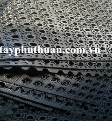 Cao su lót sàn thoát nước