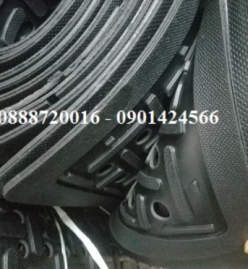 Cao su tấm dạng lỗ lót sàn