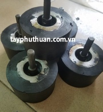 Con lăn cao su trục sắc