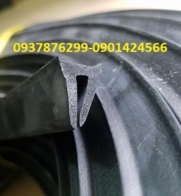 GIOĂNG XỐP CAO SU CHỮ V