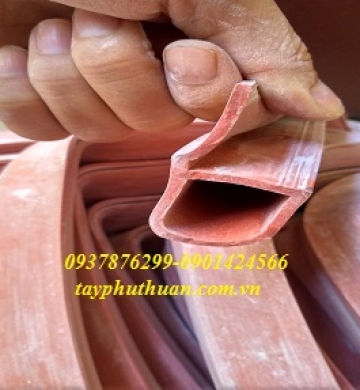 GIOĂNG CHỮ E MÀU ĐỎ GẠCH