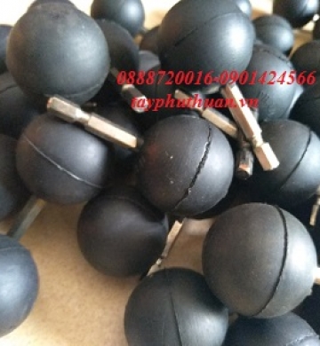 Gia công quả cầu tròn bằng cao su