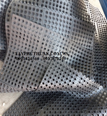 Tấm cao su chống trợt lót sàn nhà hàng ở Cần Thơ