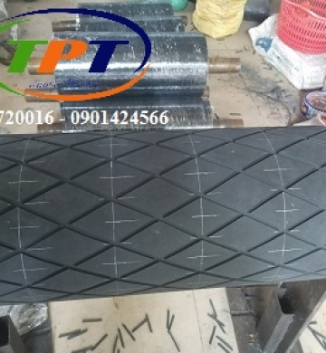 Xẻ rãnh rulo cao su 