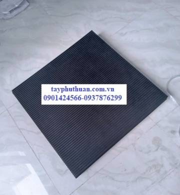 Cao su sẻ rãnh dọc ngang